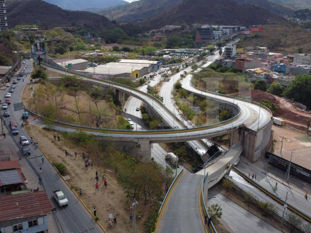 Vista aérea revela magnitud del daño en el puente Juan Manuel Gálvez