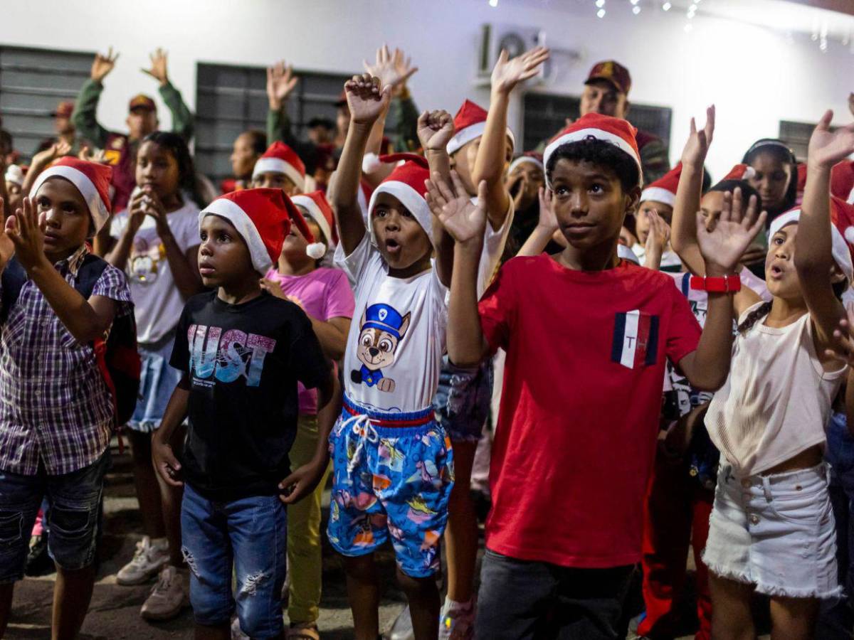 Entre sinsabores y bengalas: así celebra Venezuela la Navidad en octubre
