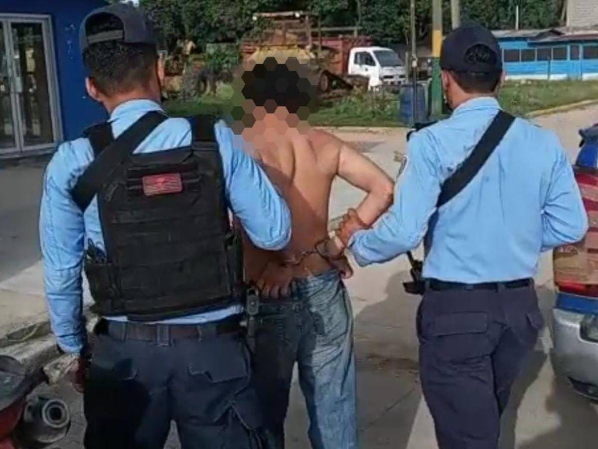 Detienen a hombre que mató a su madre a machetazos en Yoro