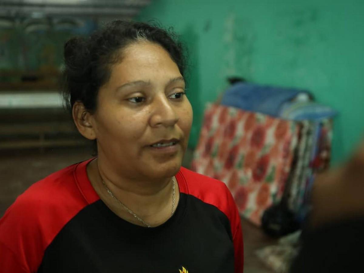 Con colchonetas en el piso:  familias albergadas en centro comunal de colonia Ramón Amaya Amador
