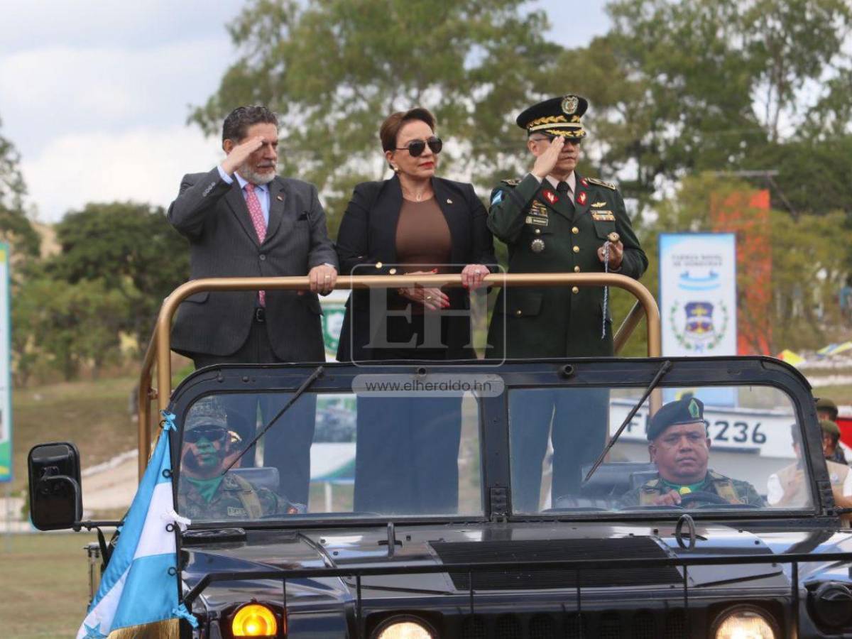 Así se desarrolla la ceremonia de traspaso de mando de las FF AA