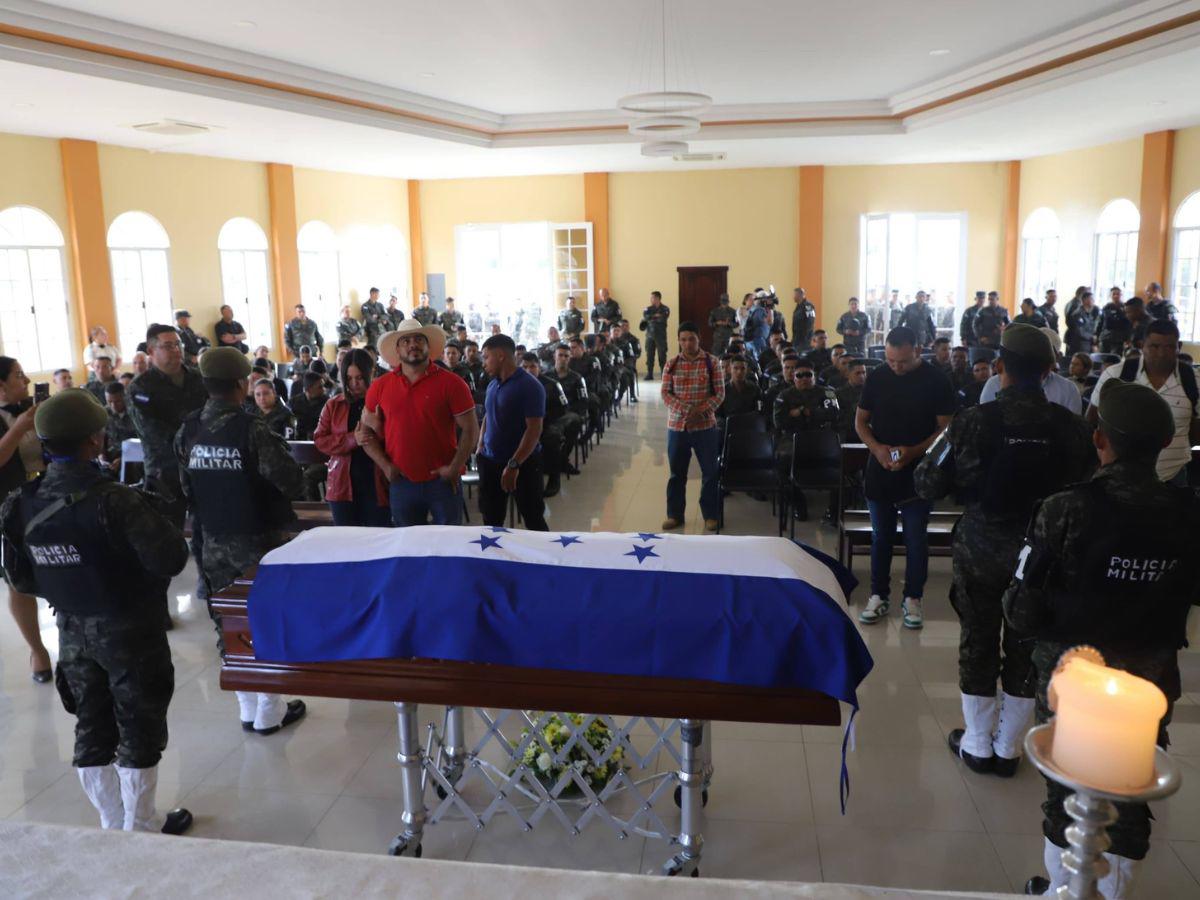 Con honores despiden al militar Álvaro Colindres, acribillado en la Villa Unión