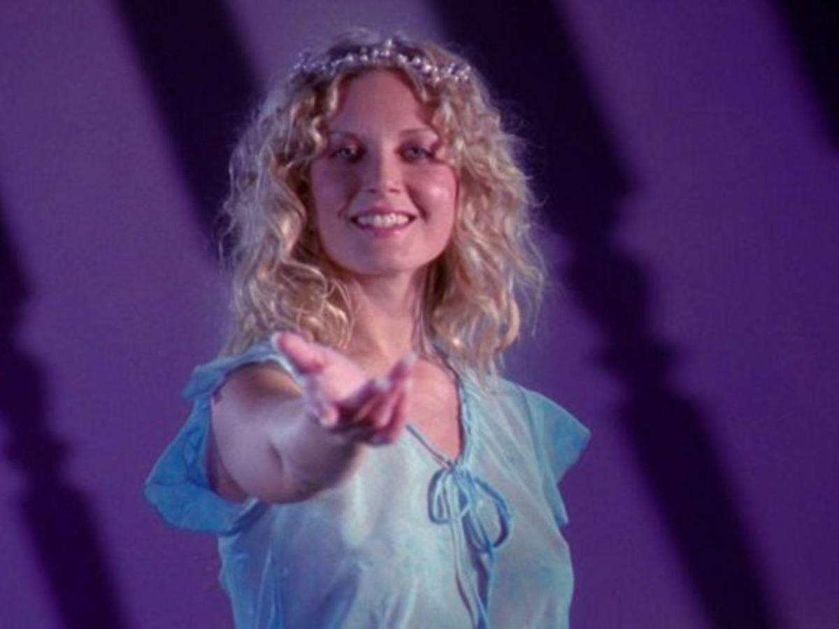 Murió Carrie Anne Fleming: estrella de Supernatural que desafió al terror