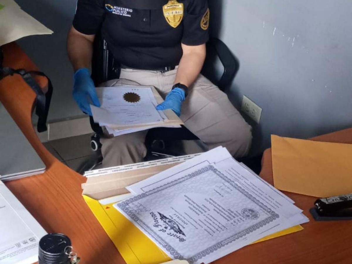 Traspaso de carro y solicitud de pasaporte: Desde bufetes, red criminal hacia falsificación notarial