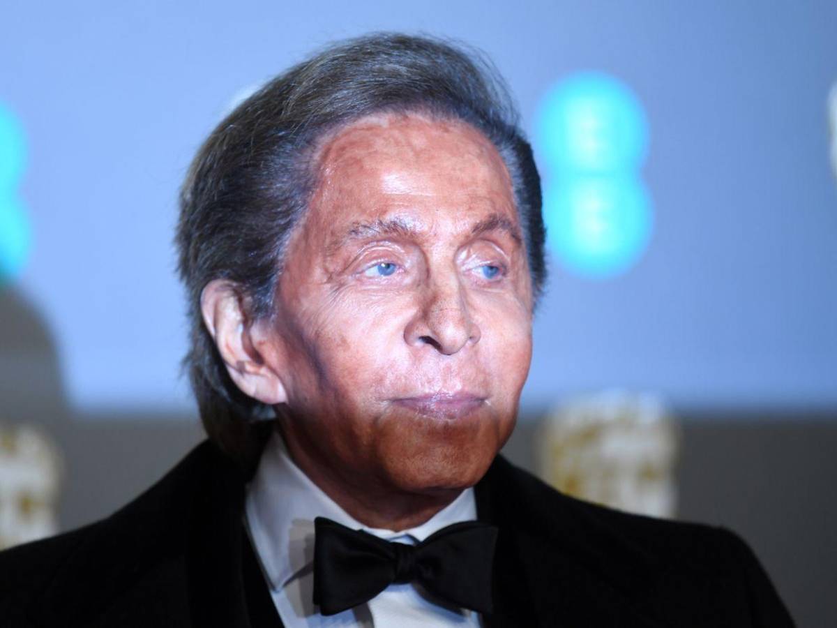 Adiós a Valentino: muere el último emperador que hizo del rojo un mito eterno