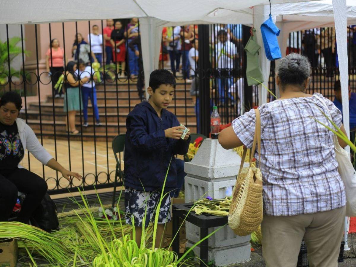 Domingo de Ramos llena de fe y tradición las calles del norte de Honduras