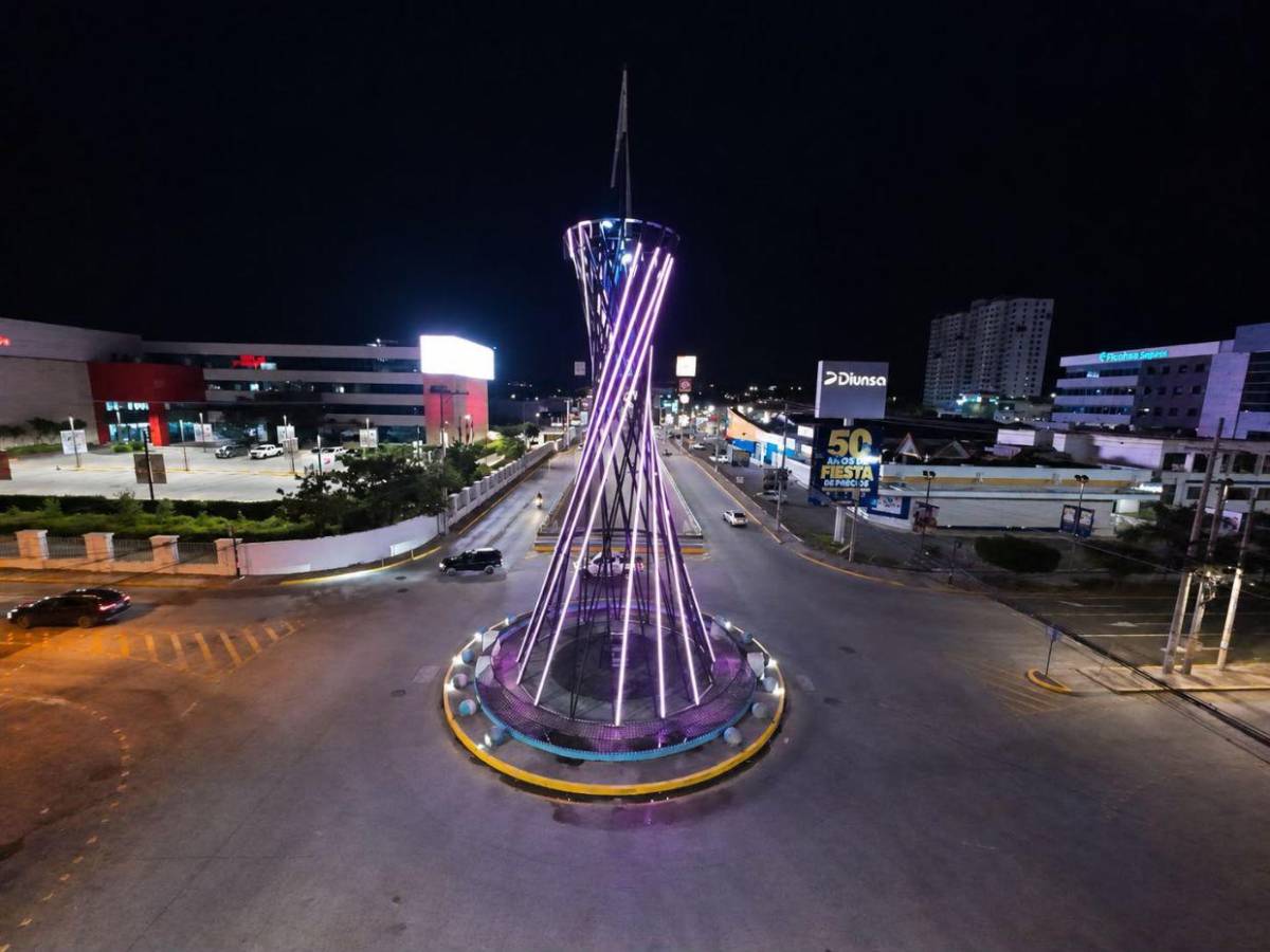 Cáncer de mama: siete plazas de la capital se iluminan de rosa en octubre