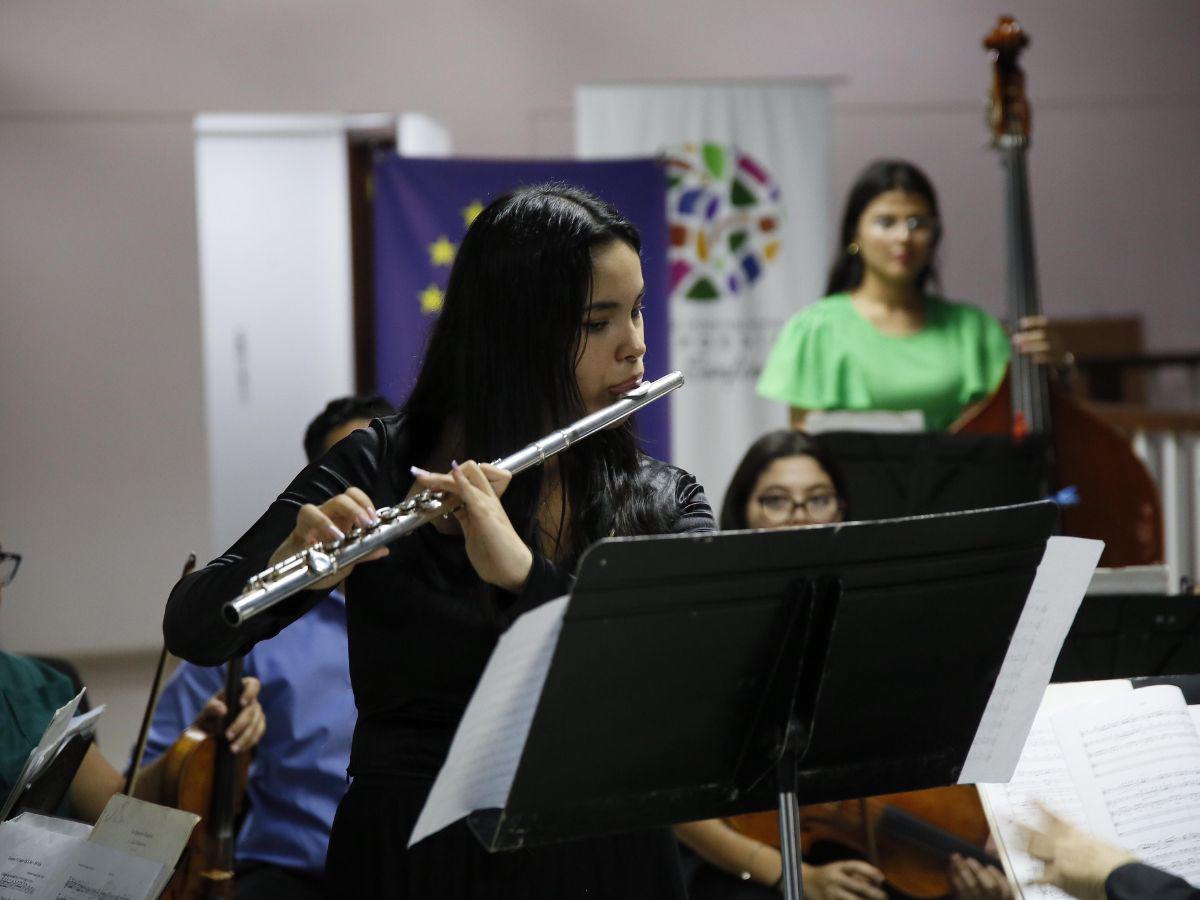 El Festival de Los Confines cierra con una promesa de la poesía