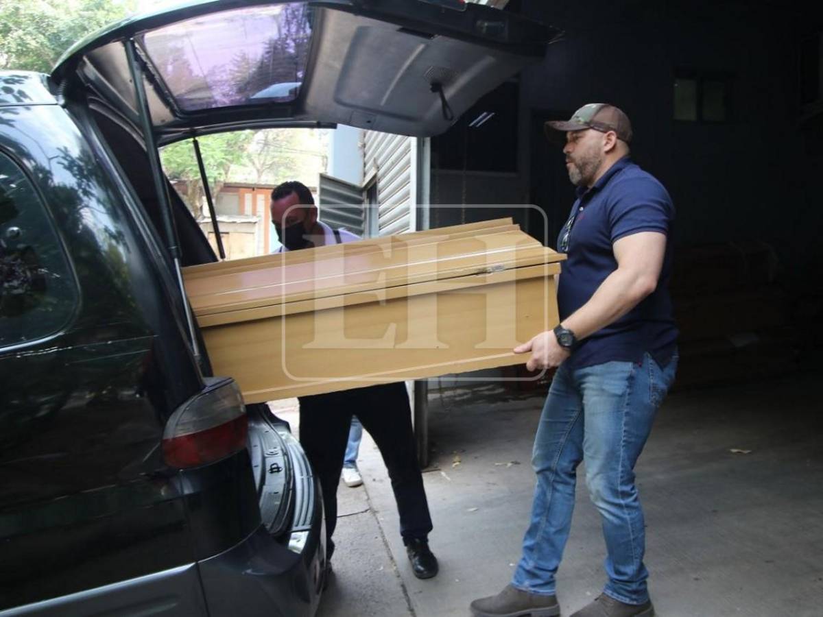 Entregan a familiares dos de los tres cuerpos carbonizados en El Cimarrón
