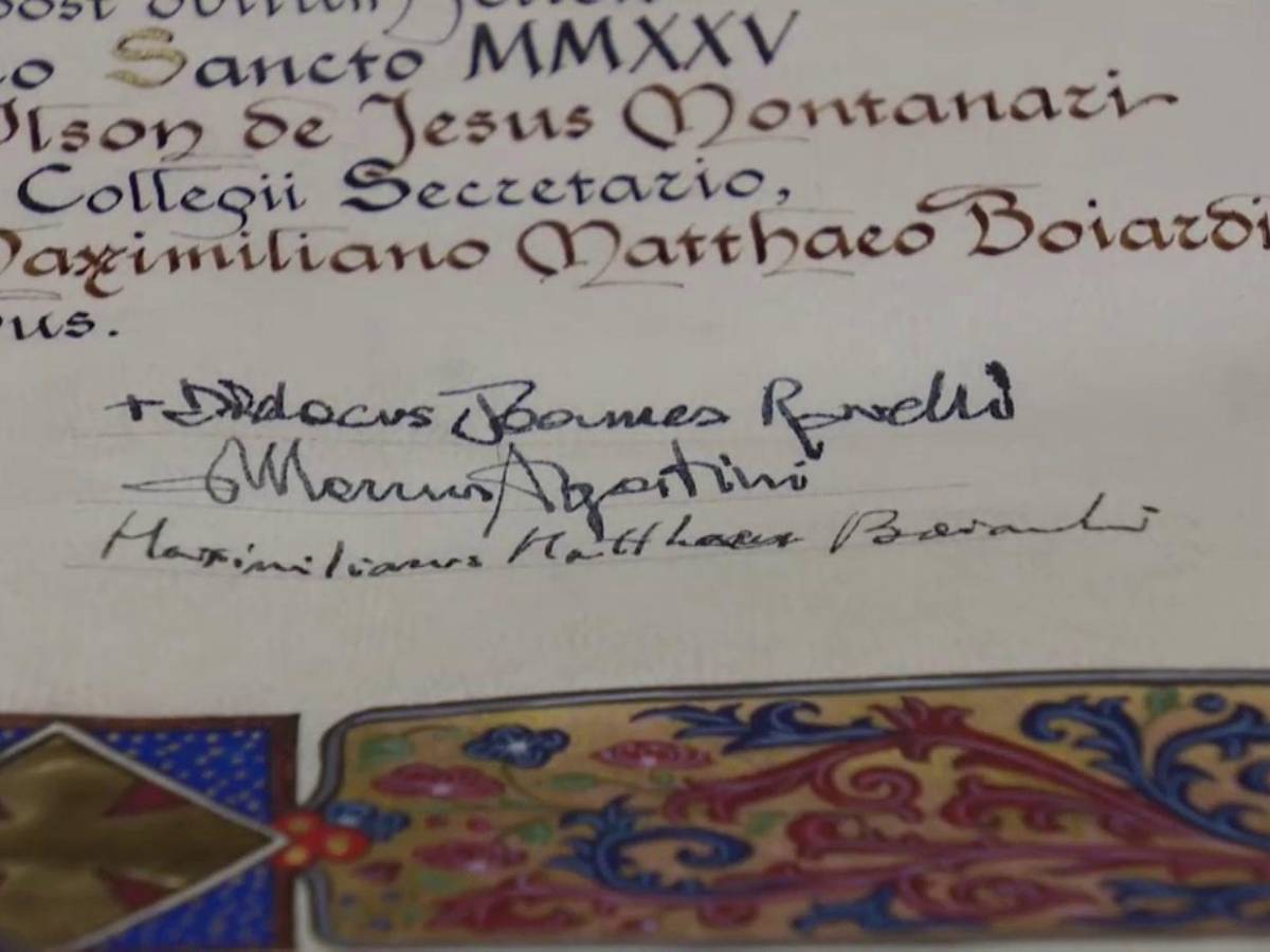 Retrato, firma y escudo: el Vaticano publica los nuevos símbolos de León XIV