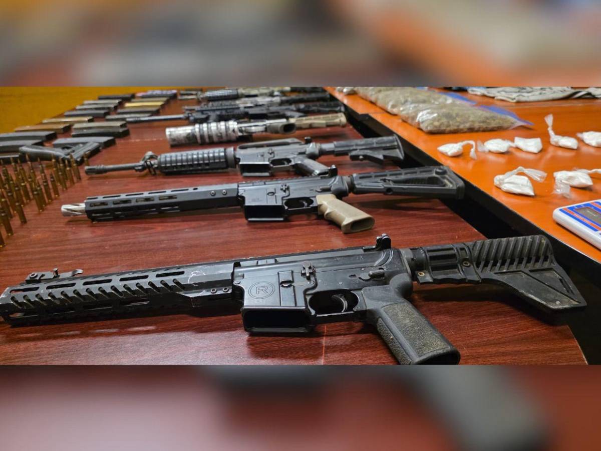 Fusiles AR-15, droga y equipo tecnológico: así fue el fuerte decomiso en residencial de San Pedro Sula