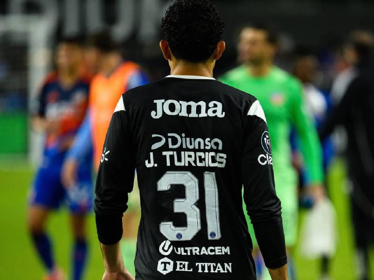 Jugador de Motagua se graduó de la universidad en Estados Unidos: Así lo celebraron