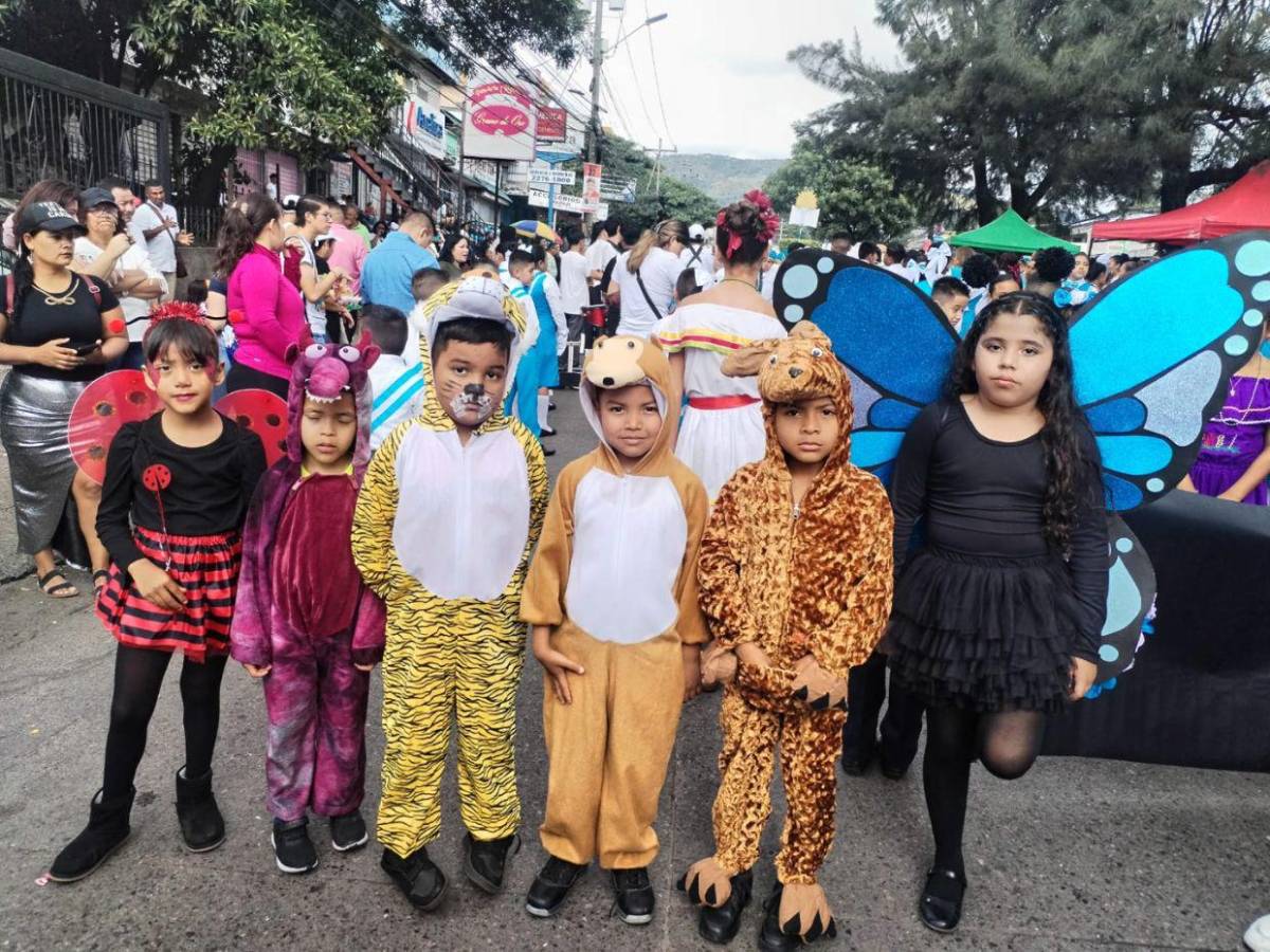Hondureñitos demuestran su amor por la flora y la fauna en desfiles patrios 2025