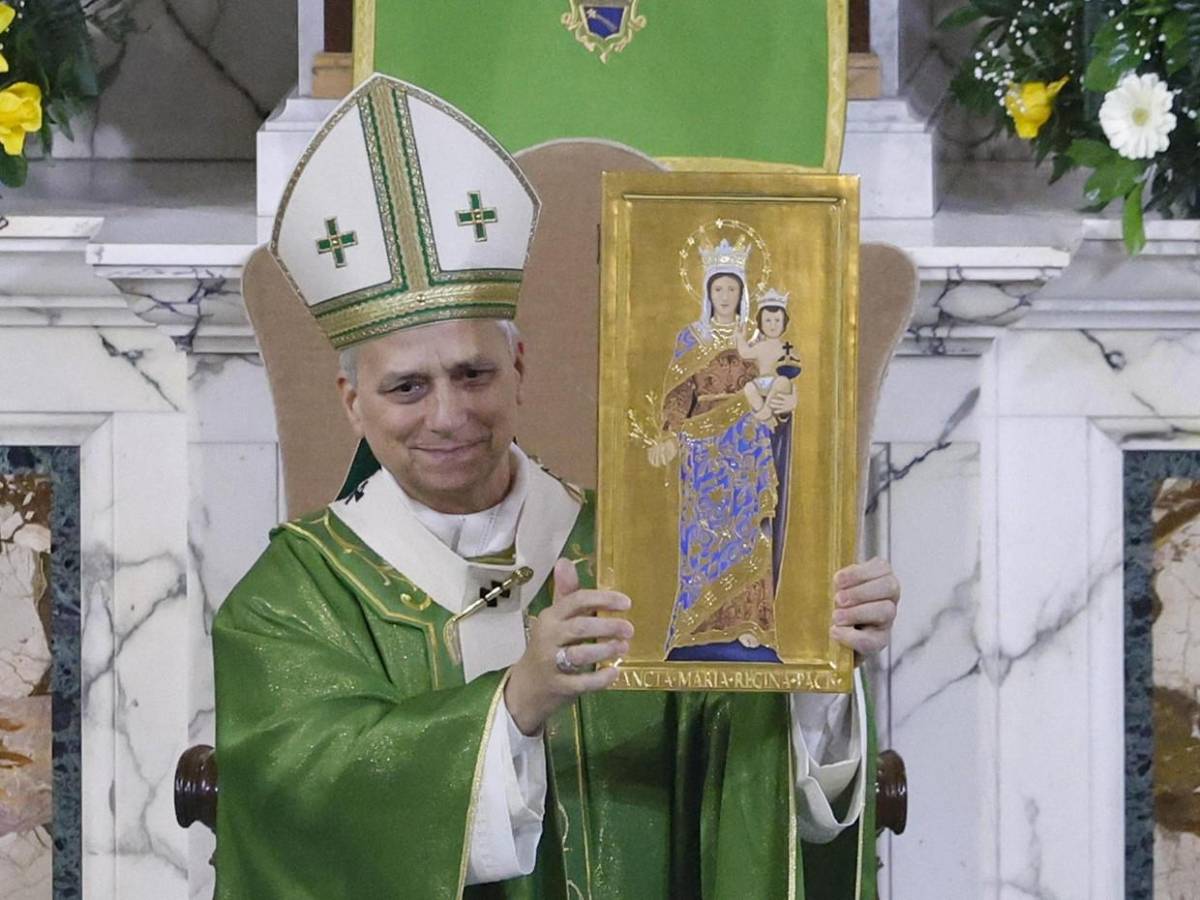 Dos monaguillas al lado del papa León XIV son noticia y reavivan debate