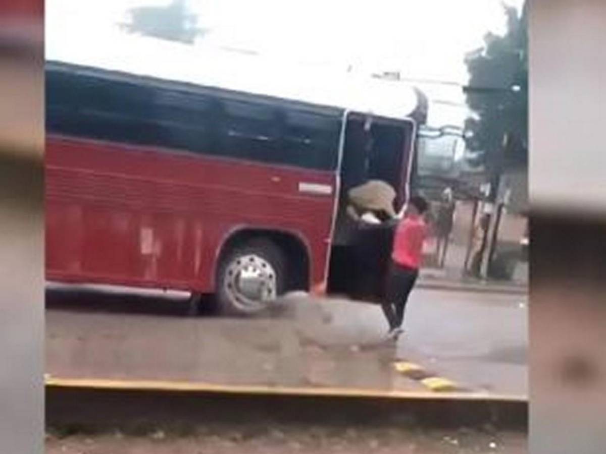Hallan muerto a cobrador de bus en carretera a Mateo; el tercero en la zona