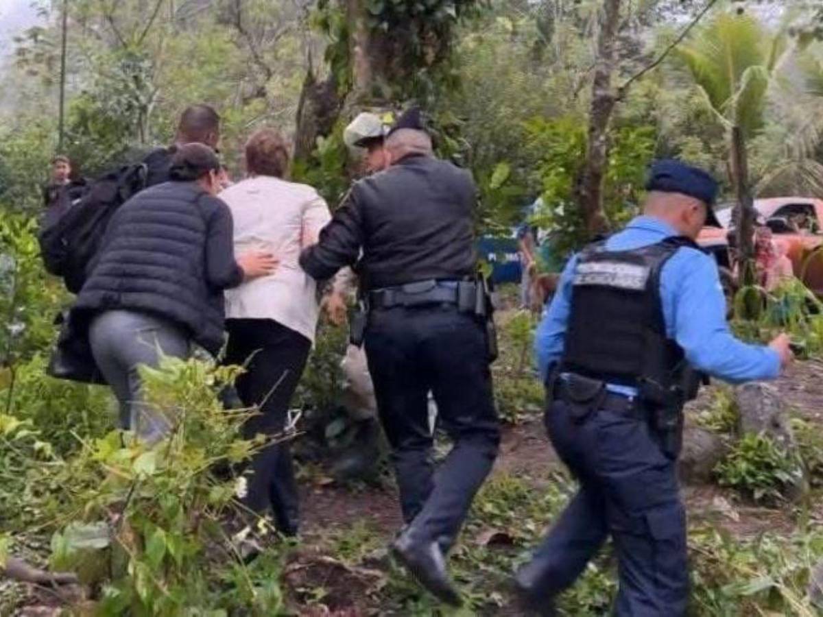 Imágenes del aterrizaje forzoso del helicóptero donde iba Xiomara Castro en Santa Cruz de Yojoa