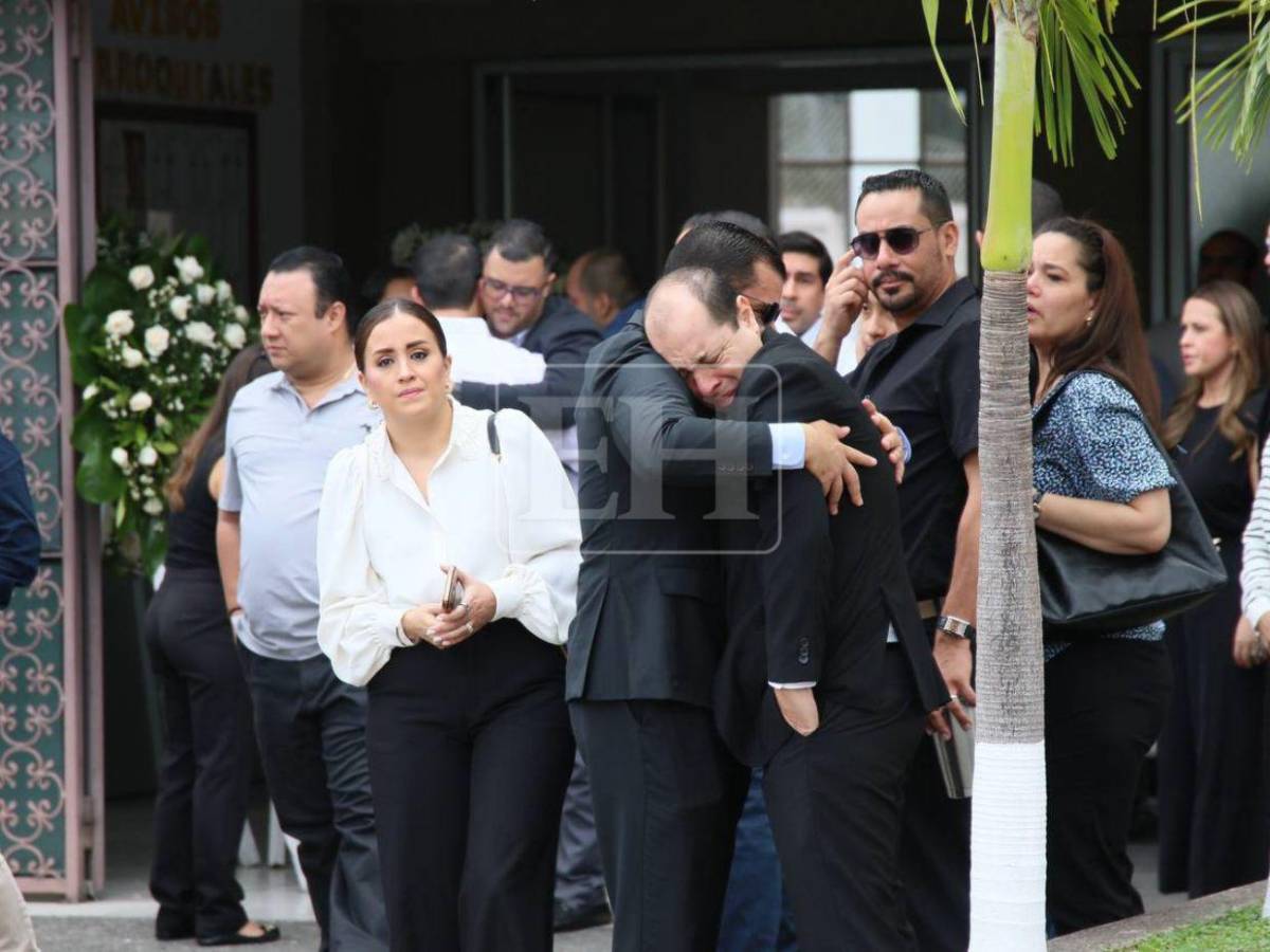 Inicia cortejo fúnebre: el último recorrido en despedida de Chef Sandra Díaz del Valle