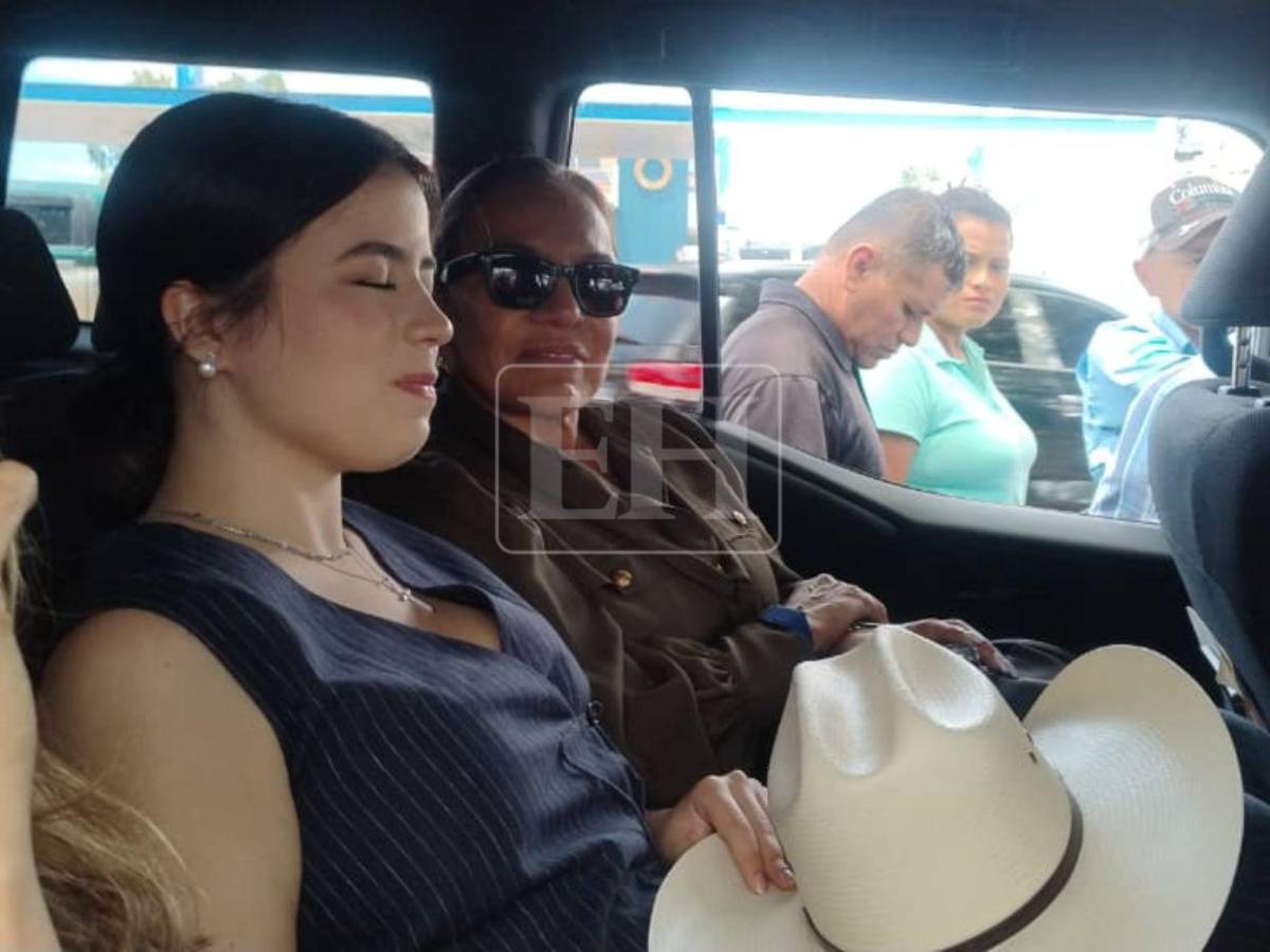 “No voy a dar más detalles... tengo enemigos”: Así salió Manuel Zelaya y su familia rumbo a México