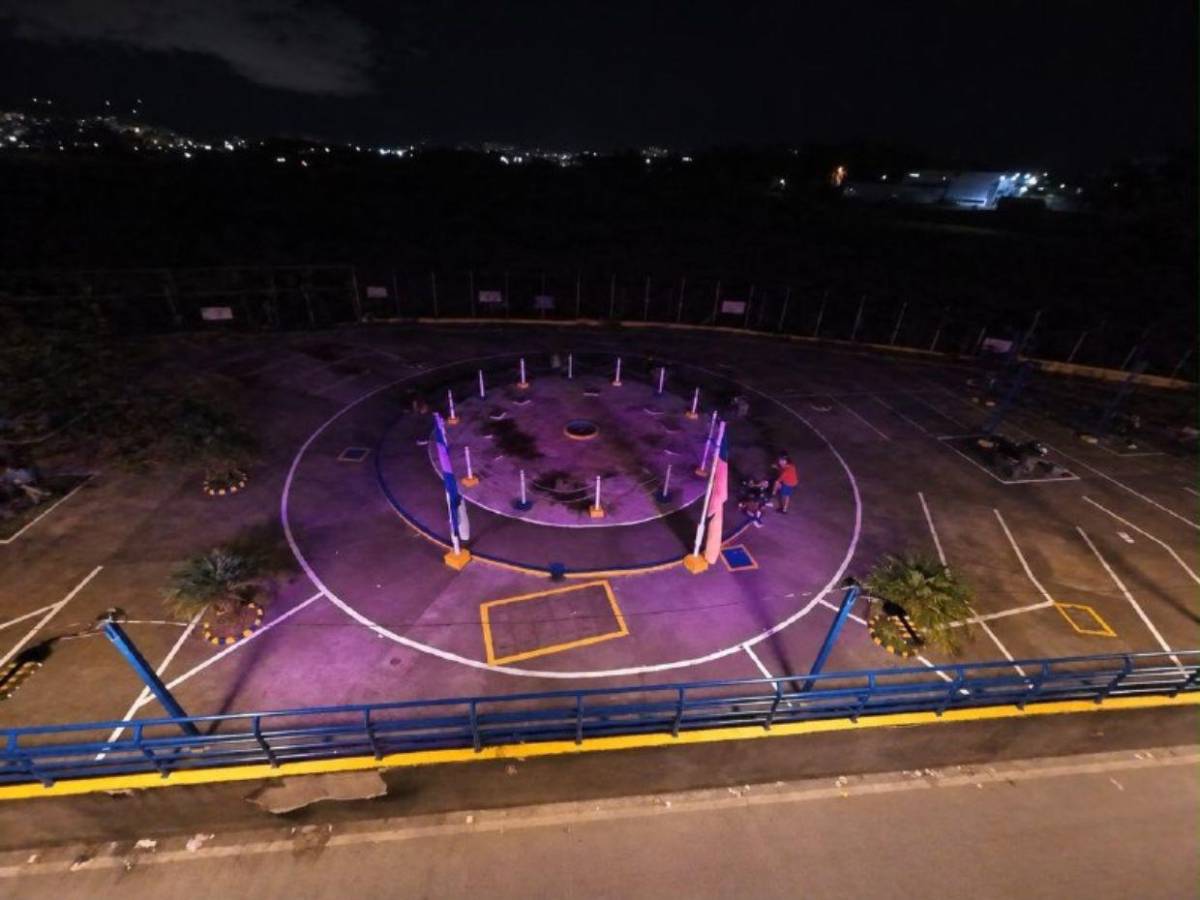 Cáncer de mama: siete plazas de la capital se iluminan de rosa en octubre