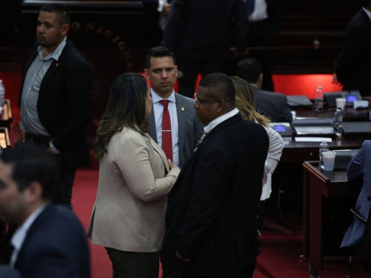 Diputados de Libre protestan previo a sesión para conocer denuncias de juicio político