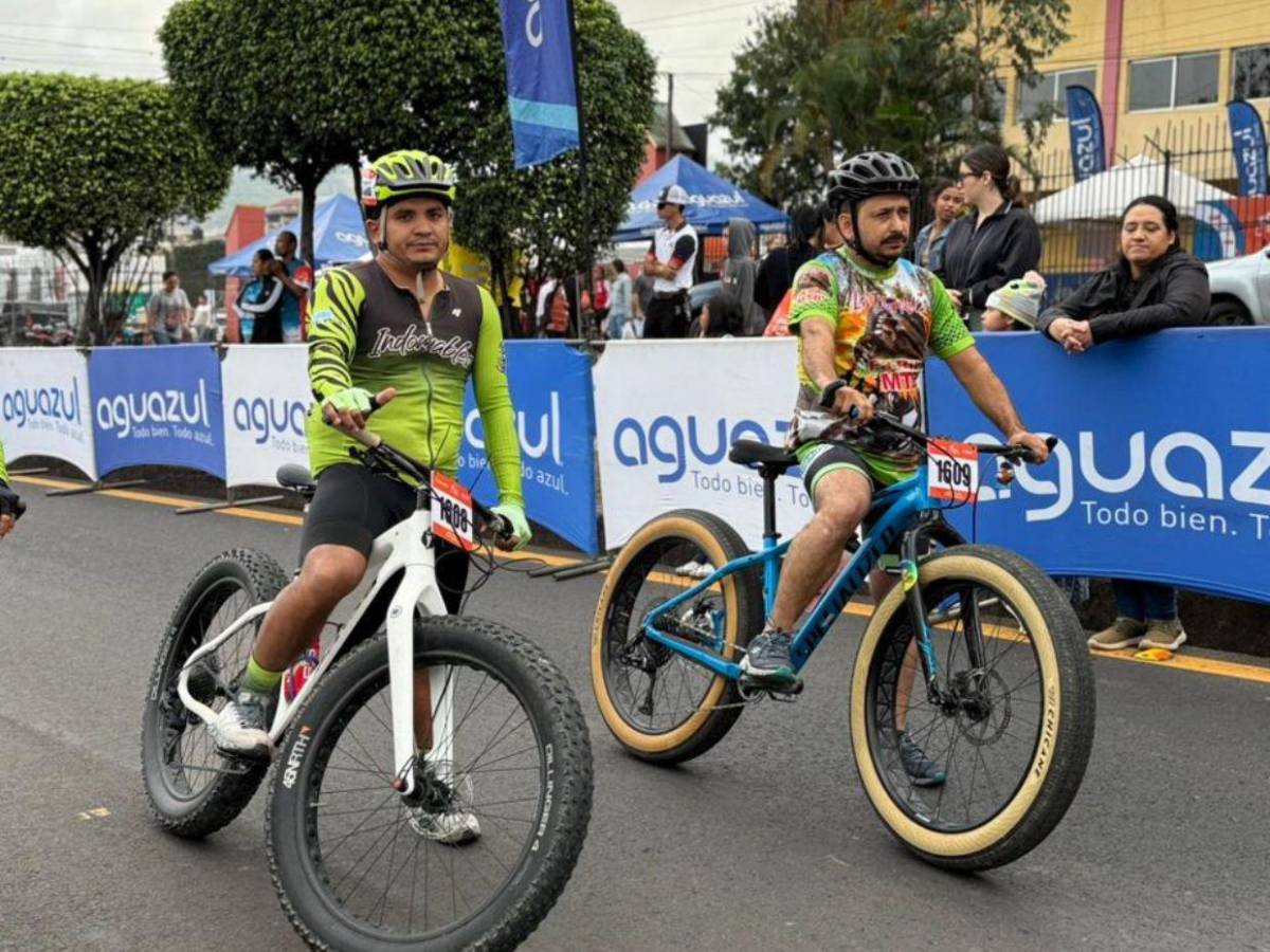 Entre tensión y emoción, así estaban los ciclistas antes de arrancar la Vuelta EL HERALDO 2025