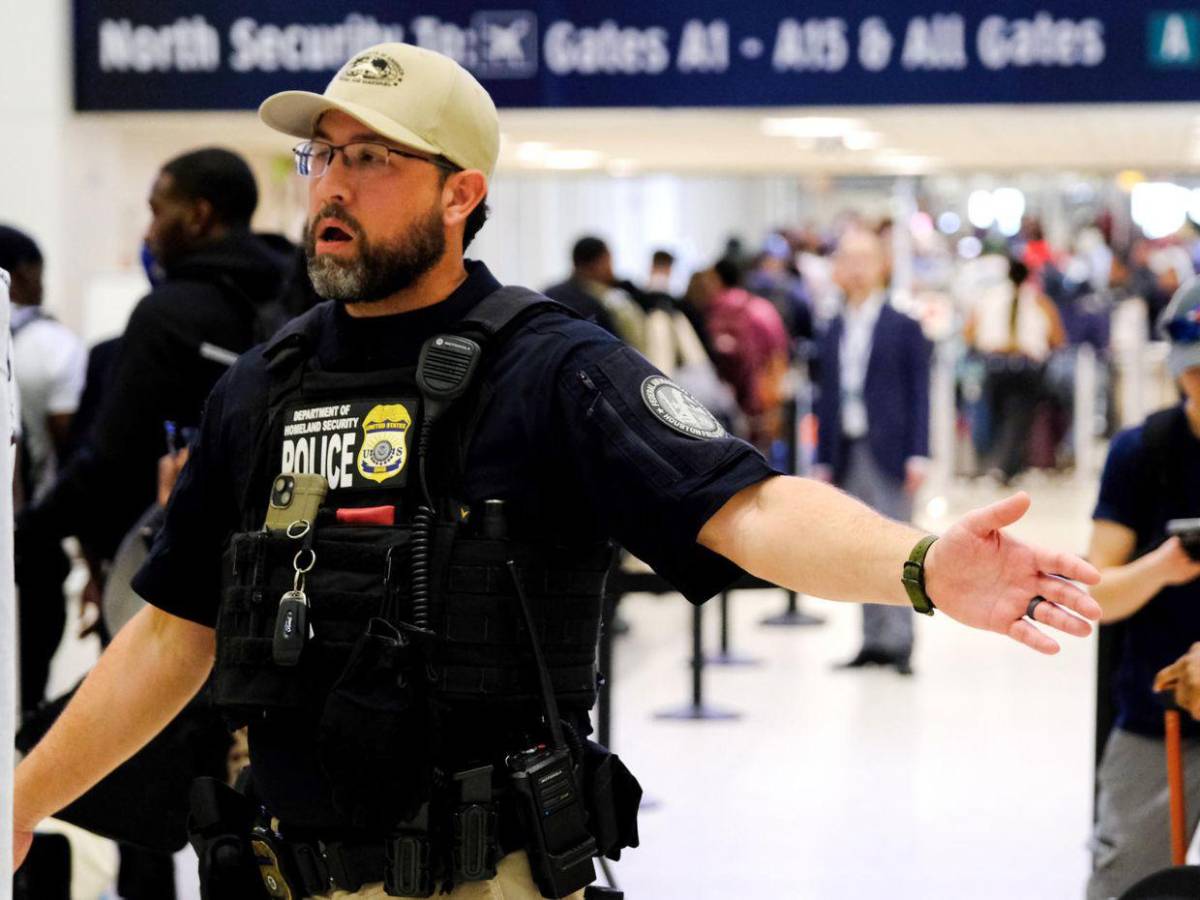 Lo que debes saber sobre el despliegue de agentes de ICE en 14 aeropuertos de EE UU