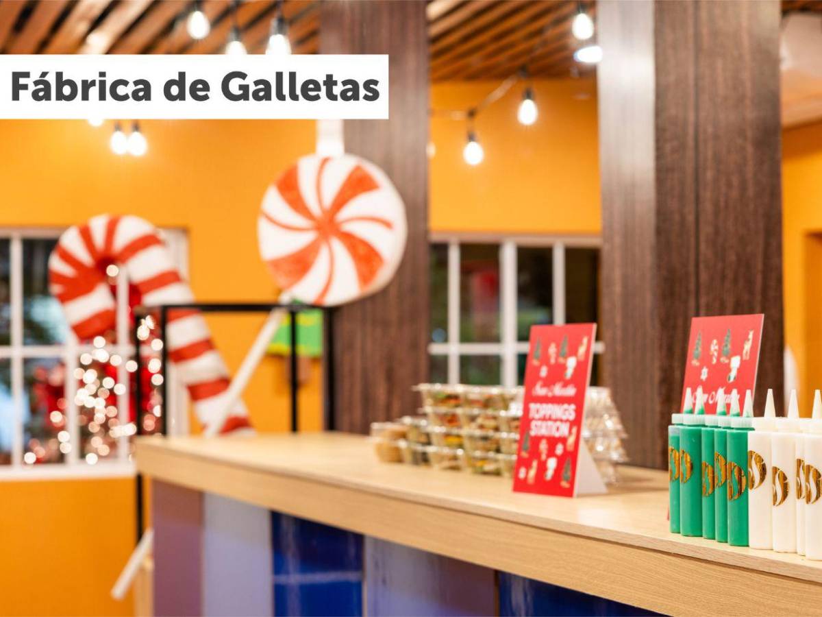 El Salvador enciende su Villa Navideña con el árbol más grande de la región