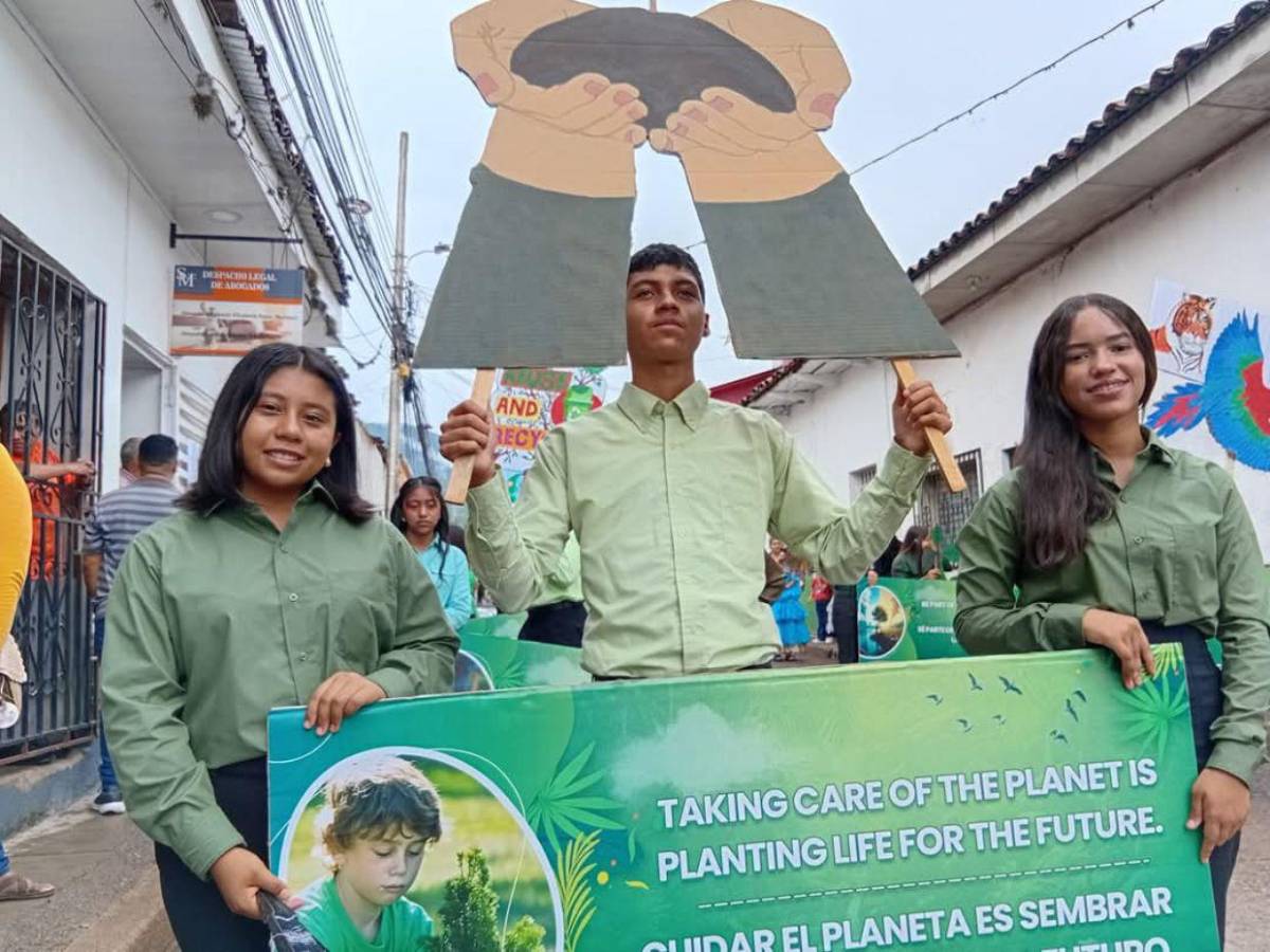 El departamento de La Paz vibró con fervor patrio en los desfiles del 15 de septiembre