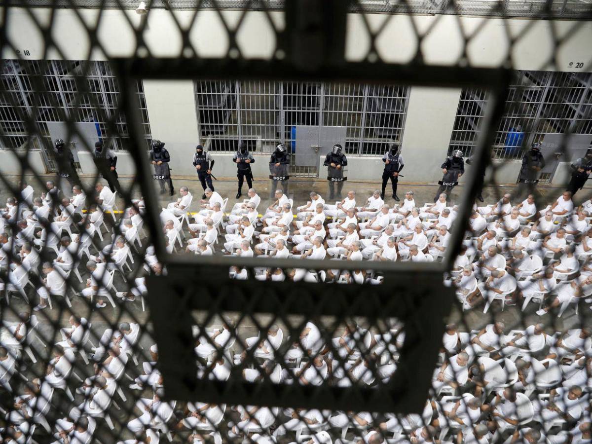 Las imágenes del inédito megajuicio contra más de 400 presuntos pandilleros en El Salvador