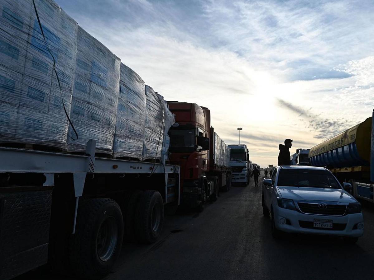 Tras larga espera en la frontera de Egipto, ayuda humanitaria ingresa a Franja de Gaza
