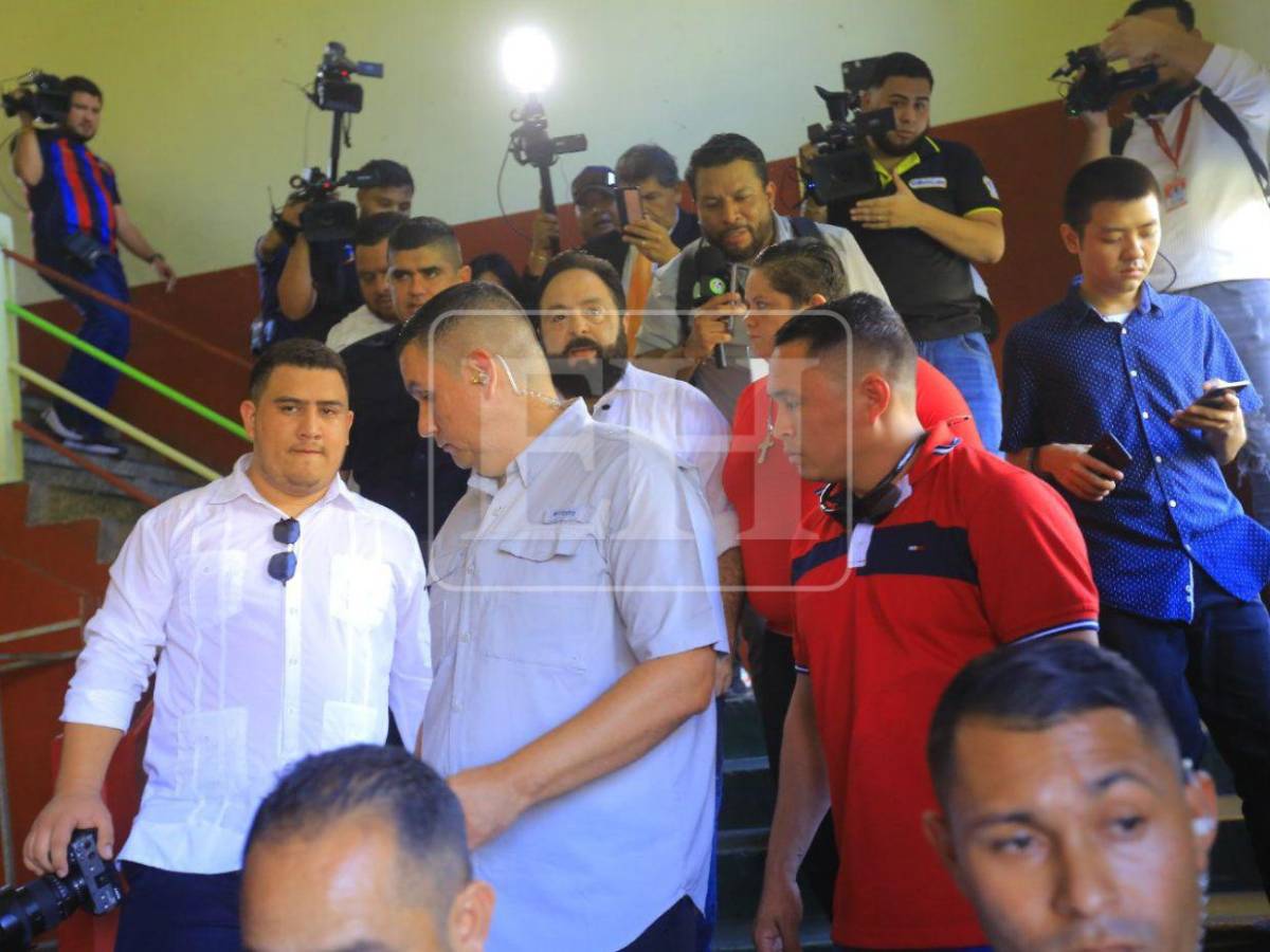 “La gente tiene derecho a hacer y decir lo que quiera”: Redondo tras abucheos en su centro de votación