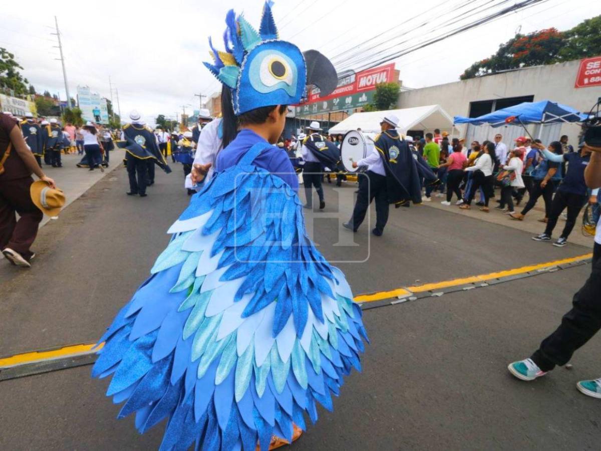 Colores vibrantes, alegría y orgullo patrio llenan las calles de Honduras este 15 de septiembre