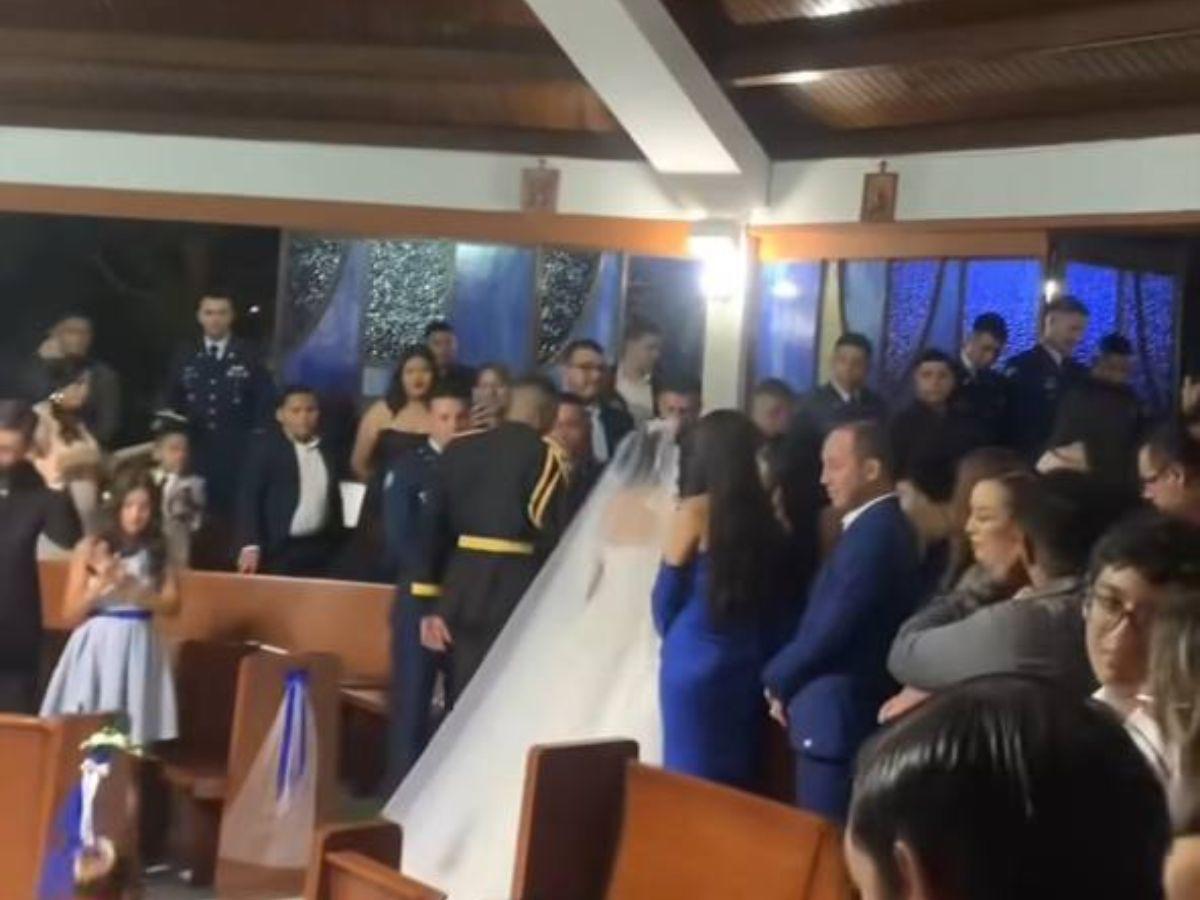 Con un inmenso vestido y una corona: así lució Stephany en su boda, días antes de que un rayo la matara