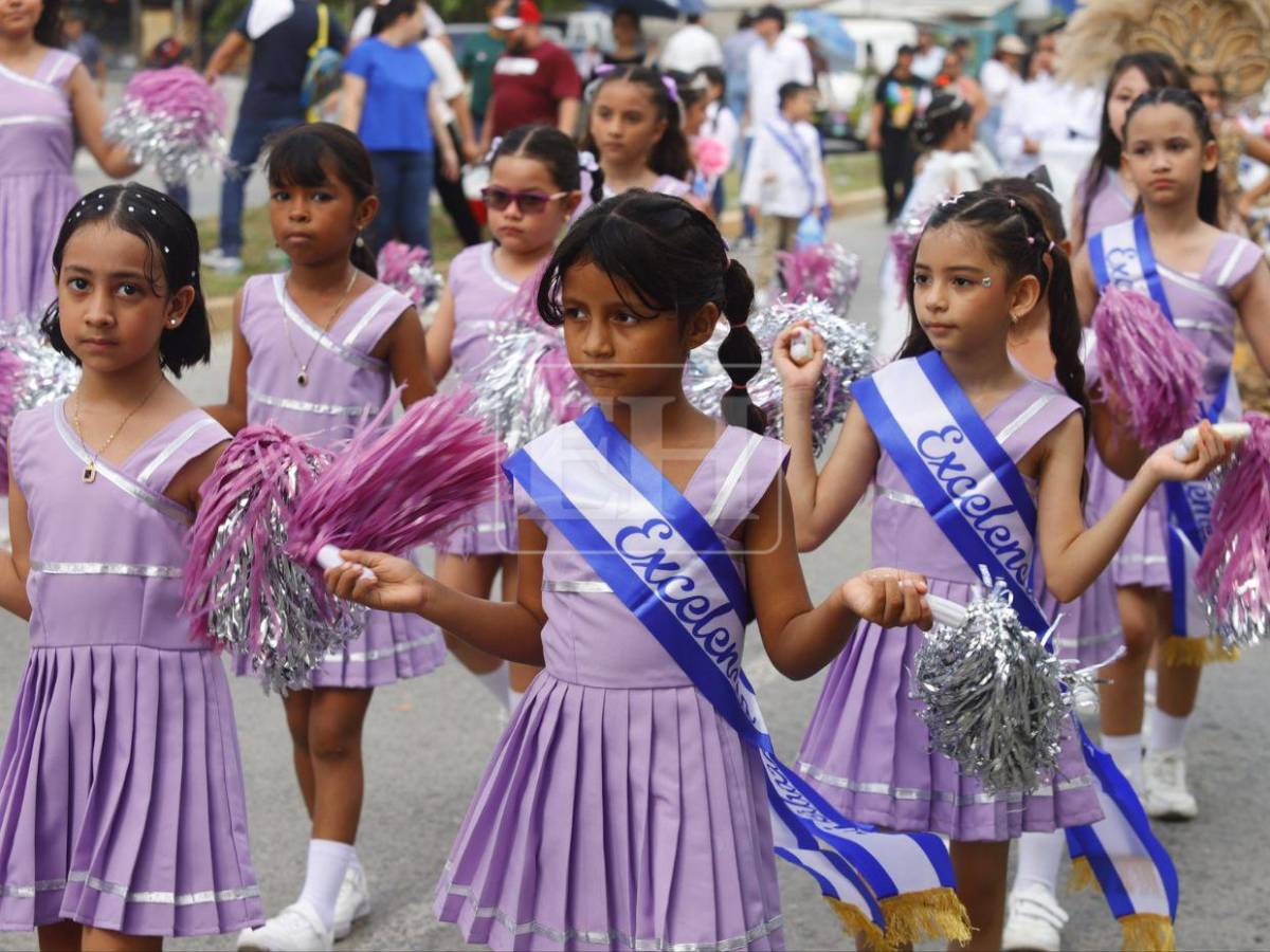 Los más pequeños rinden homenaje a la Patria en su 205 aniversario de Independencia