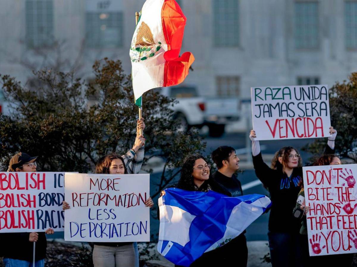 Miles de migrantes protestan contra redadas y deportaciones de Donald Trump