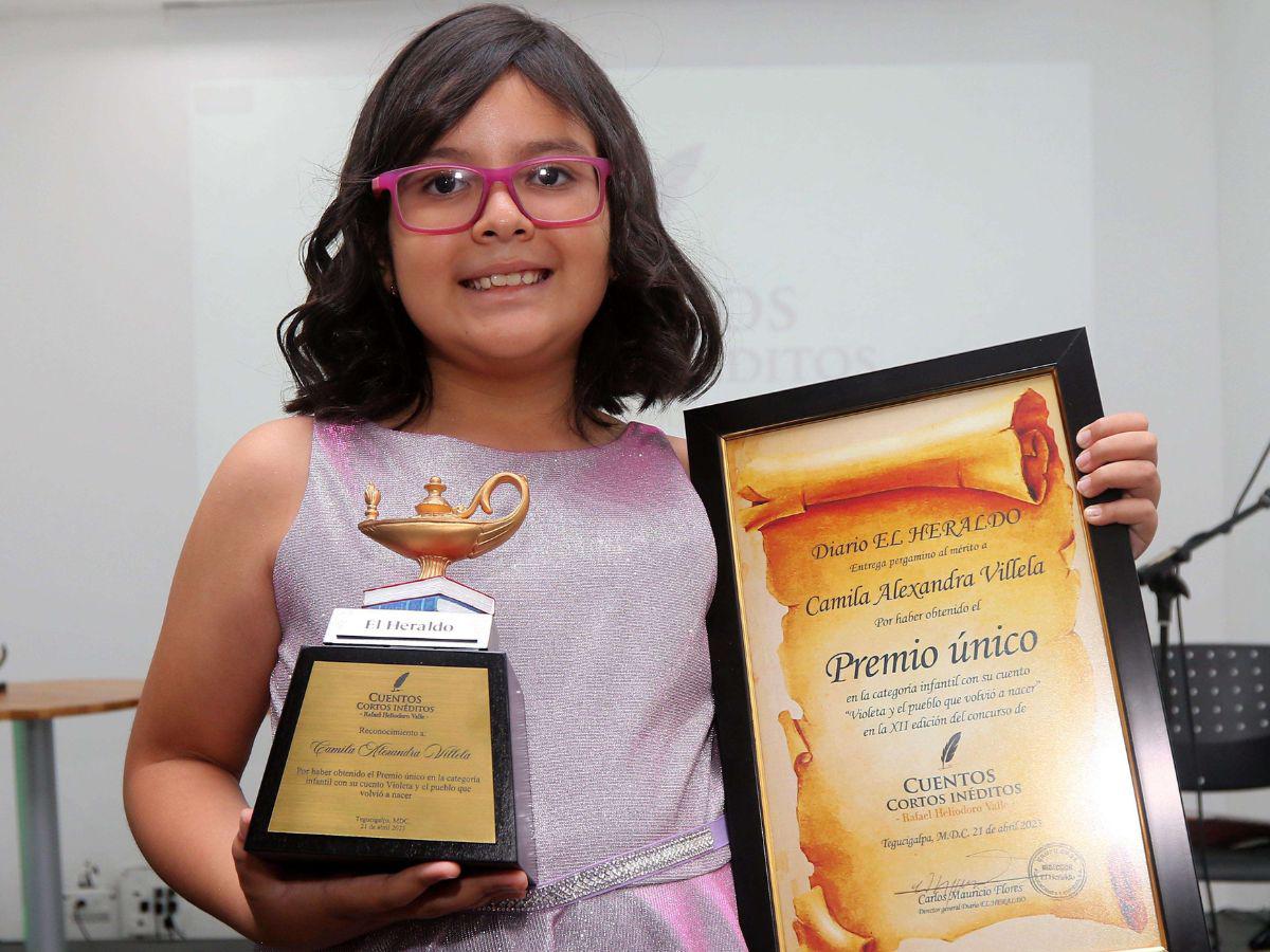 El jurado de la categoría infantil decidió, por unanimidad, conceder el Premio Único de la categoría a Camila Alexandra Villela por su relato<b> </b>“Violeta y el pueblo que volvió a nacer”.