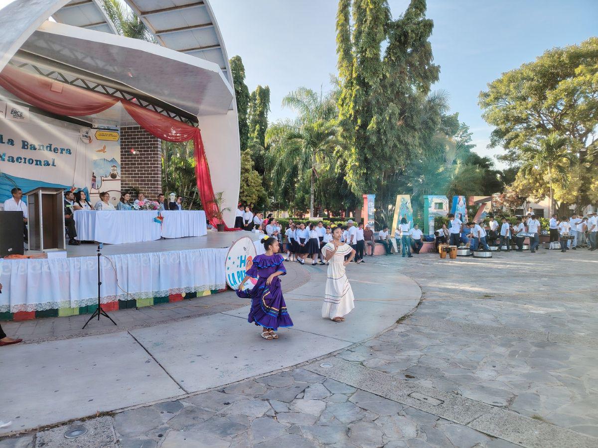 Honduras celebra el Día de la Bandera con izadas en distintas regiones del país
