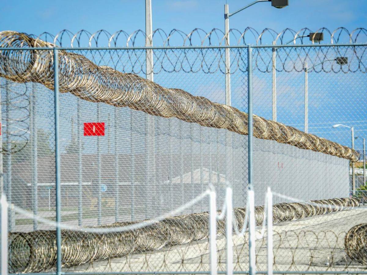 ¿Quién es el hondureño que denunció tratos degradantes en Alligator Alcatraz en EE UU?