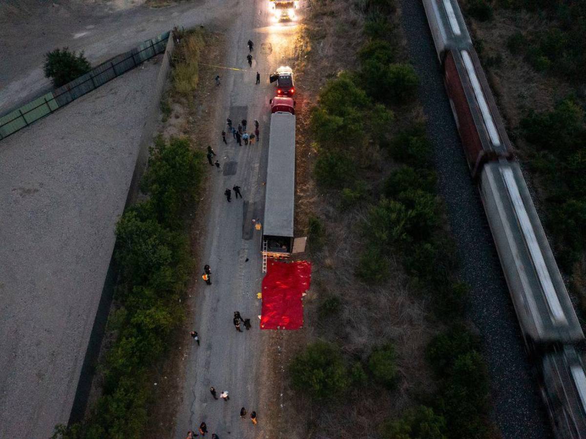 Al menos dos hondureños entre los migrantes muertos dentro de tráiler en Texas