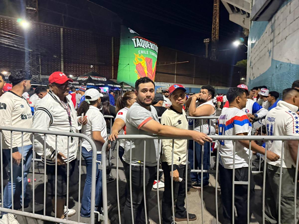 Afición del Xelajú sorprenden en el Nacional, llegada de la Ultra Fiel y la belleza del Olimpia