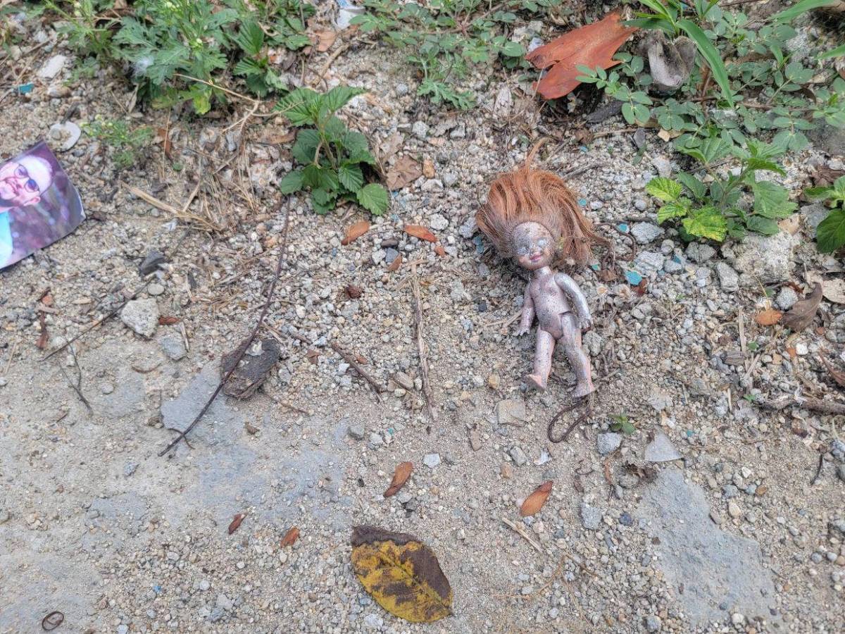¿Brujería en El Paraíso? Hallan fotos de famosos y políticos en cementerio