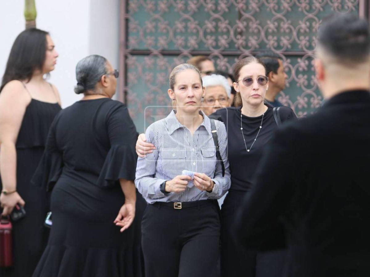 Inicia cortejo fúnebre: el último recorrido en despedida de Chef Sandra Díaz del Valle