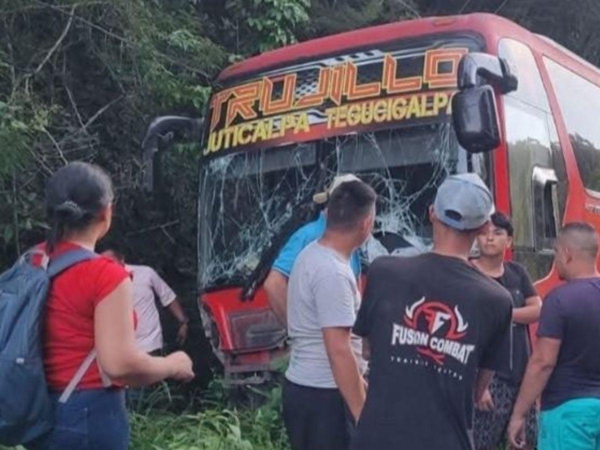 El parabrisas del bus quedó hecho pedazos: Adonay y Yainer, víctimas del accidente en El Portillo