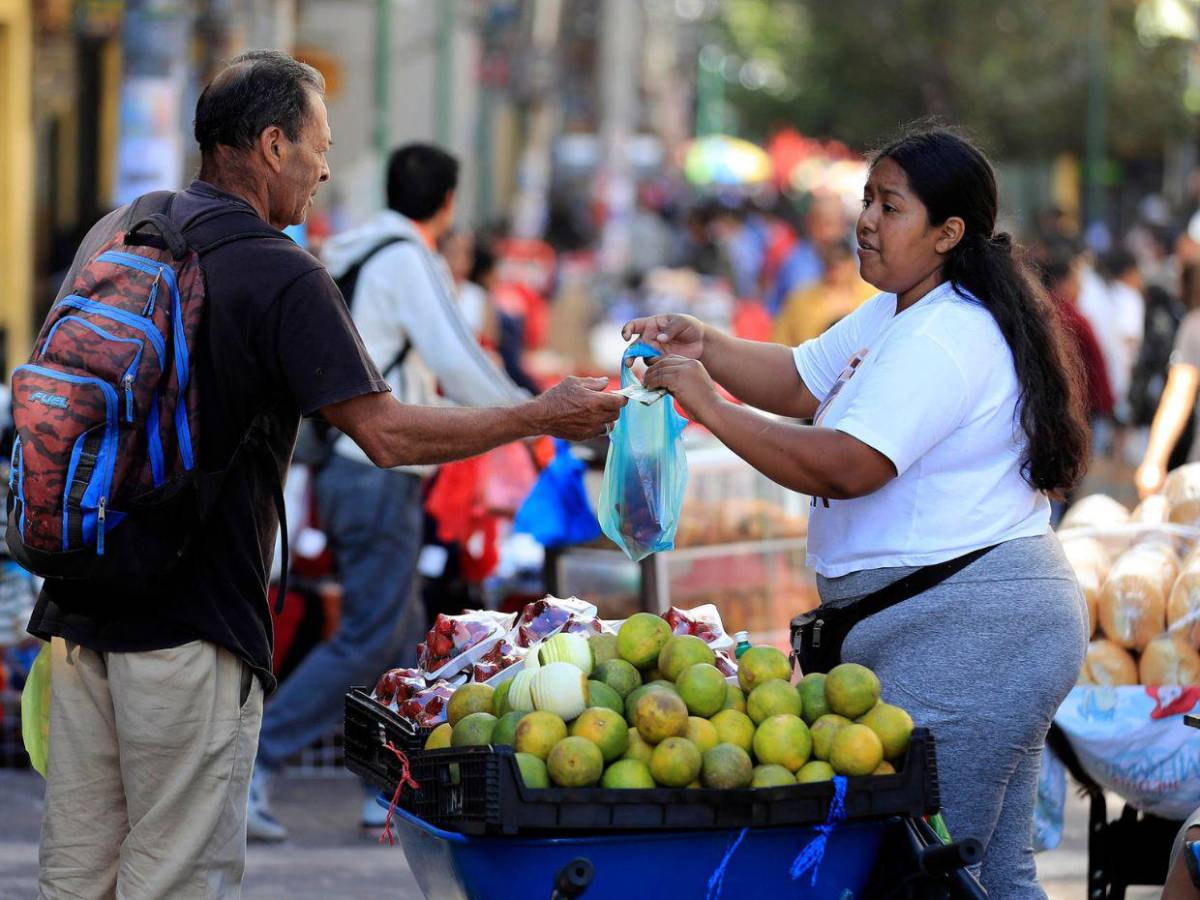 Hondureños entre anhelo de una Navidad tranquila y la incertidumbre por lentitud en resultados