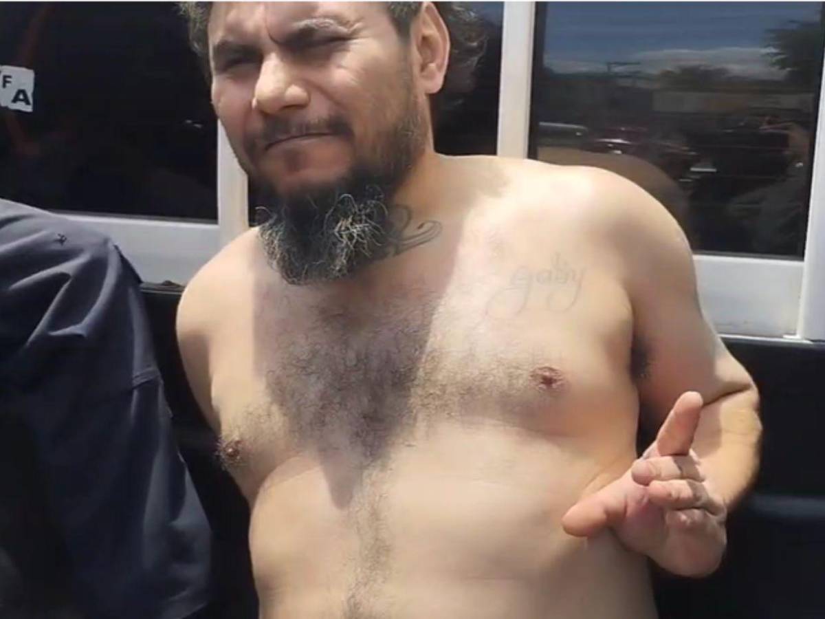'Rifando' al ser capturado: El Rayo Santana, máximo líder de la Pandilla 18 en la capital 'Rifando' al ser capturado: El Rayo Santana, máximo líder de la Pandilla 18 en la capital