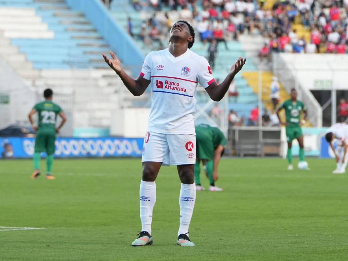 Familiar de excandidata presidencial e hijo de leyenda: la vida del delantero hondureño Dereck Moncada