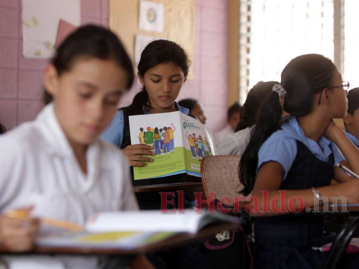 Ministro de Educación confirma que este lunes se regresa a clases presenciales