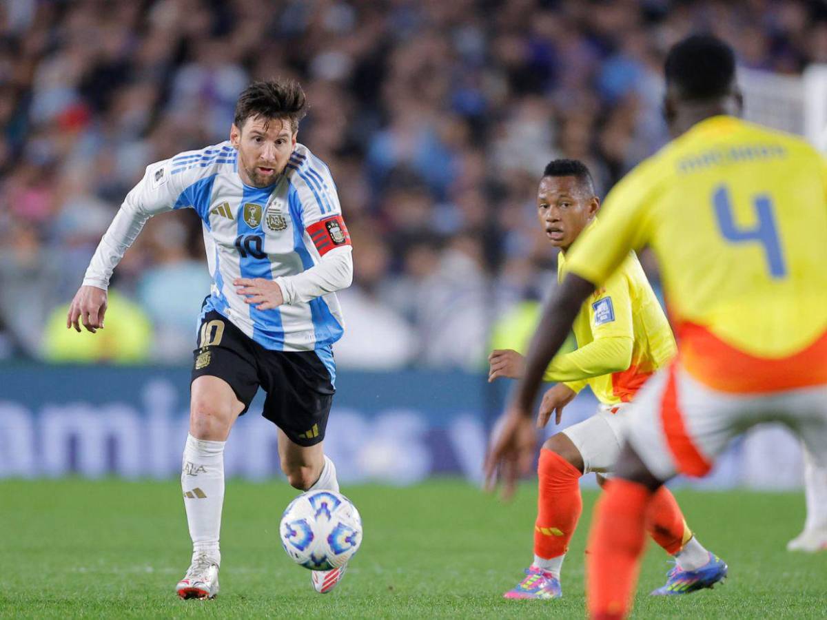 Messi y Luis Díaz en disputa por ser el máximo goleador en las eliminatoria sudamericanas Messi y Luis Díaz en disputa por ser el máximo goleador en las eliminatoria sudamericanas