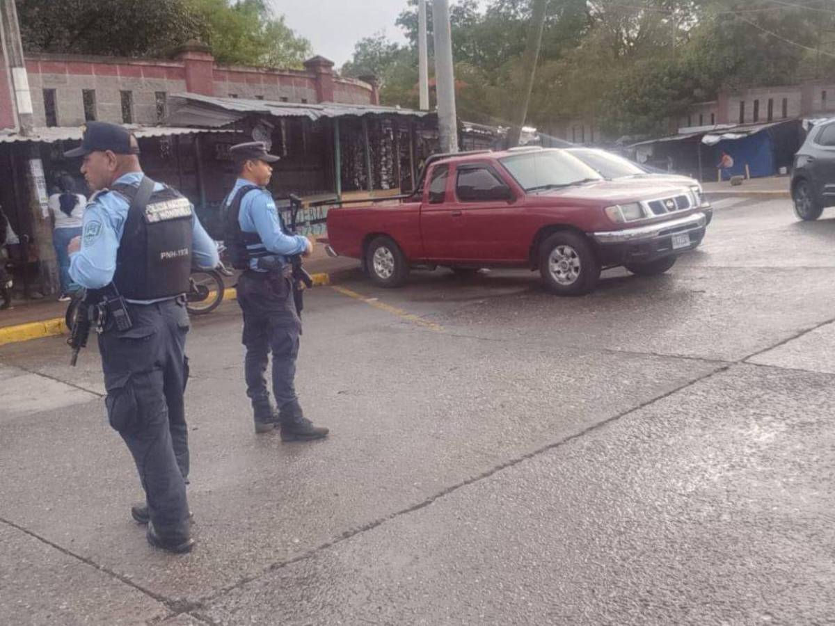 Con motorizados, patrullas y varios elementos: Policía resguarda la UNAH