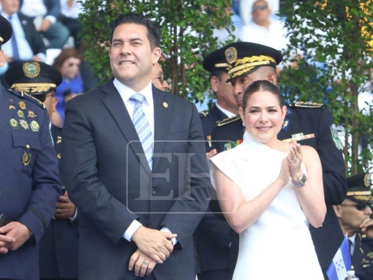 Así lucieron el alcalde de Tegucigalpa y su esposa durante los desfiles patrios 2026